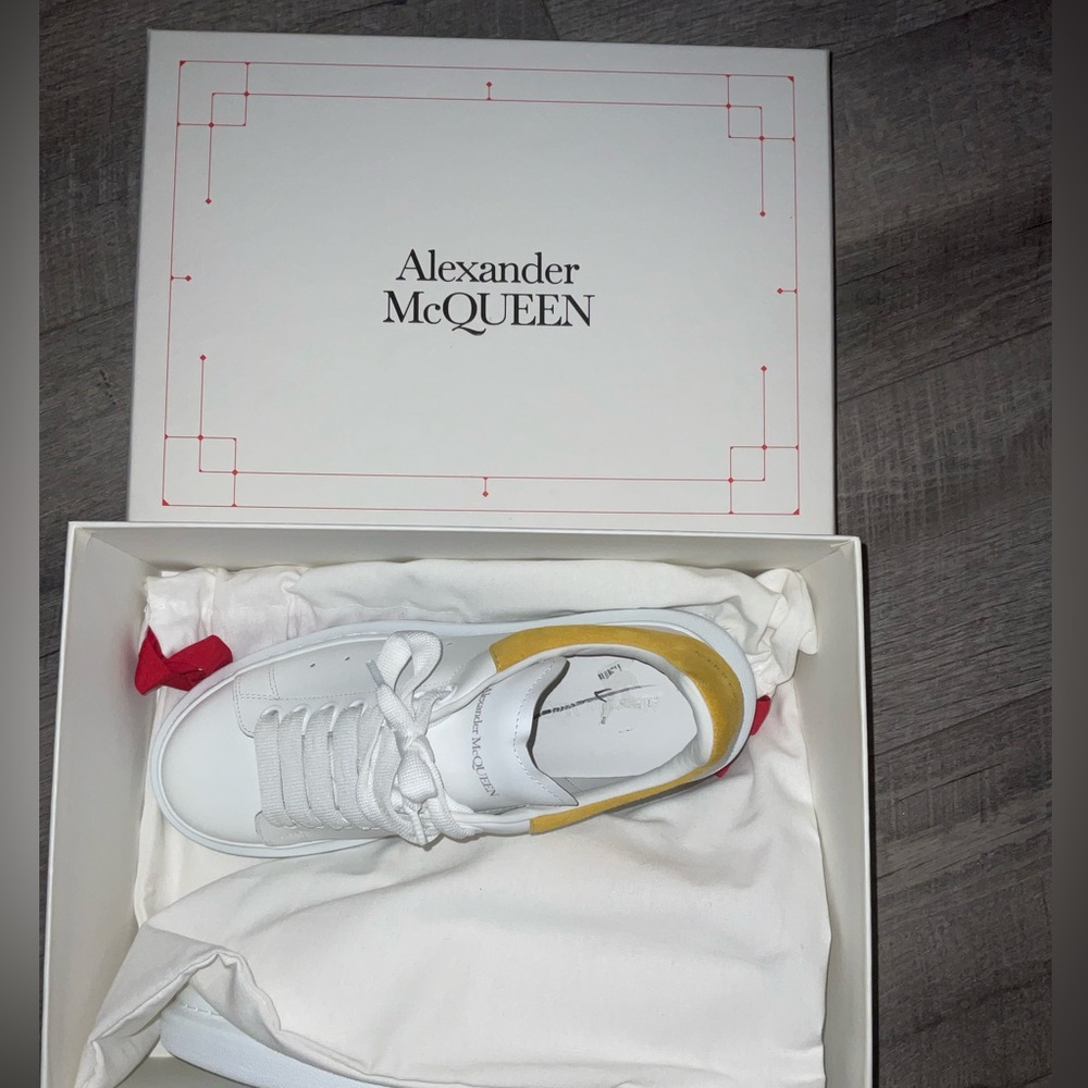 Alexander Mcqueen - Picture 2 of 5